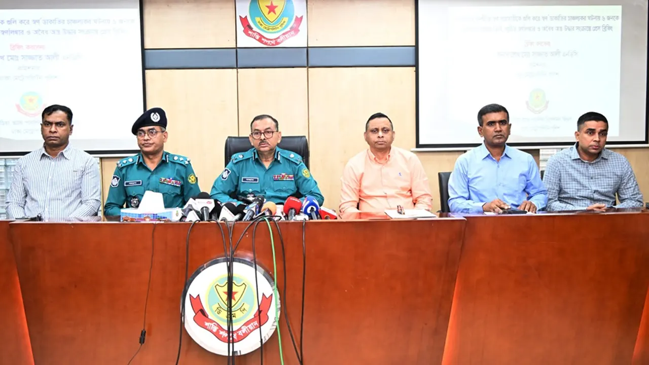 ঢাকার ৪৮ থানায় দায়িত্ব পাচ্ছে অক্সিলারি ফোর্স...