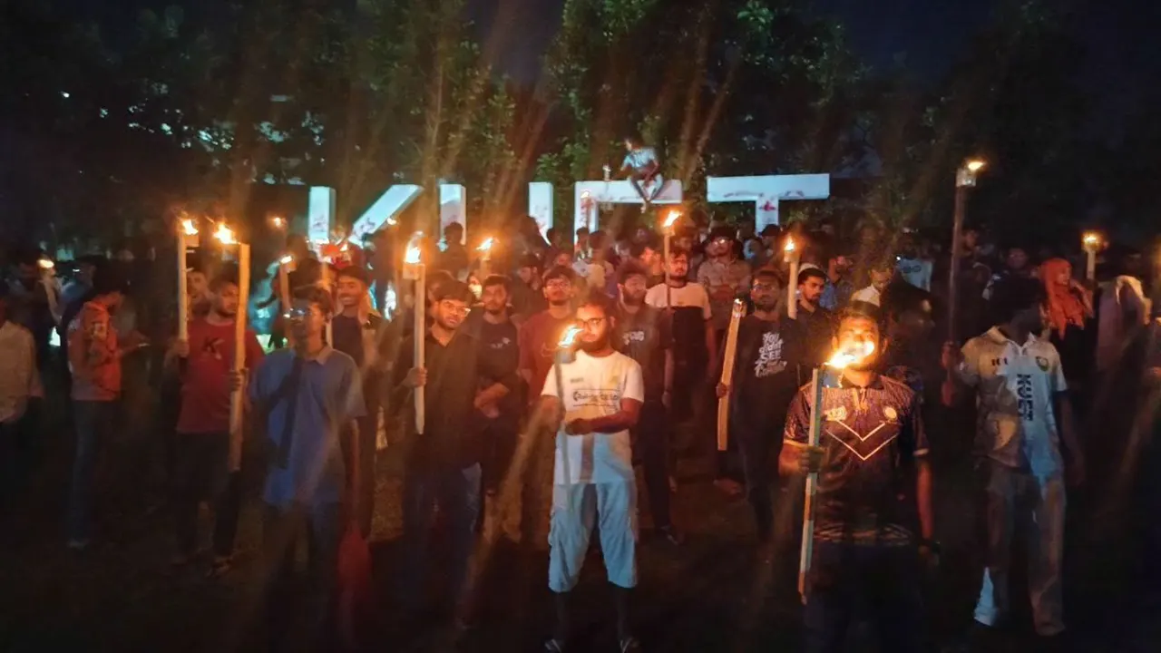 ভিসির পদত্যাগের এক দফা দাবিতে কুয়েট শিক্ষার্থীদের ...