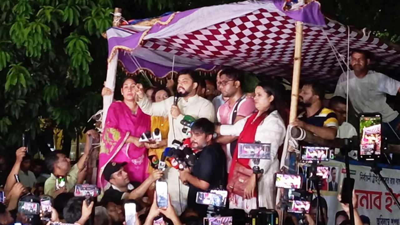 মাঠে নেমেই দুই উপদেষ্টার পদত্যাগ চাইলেন ইশরাক...