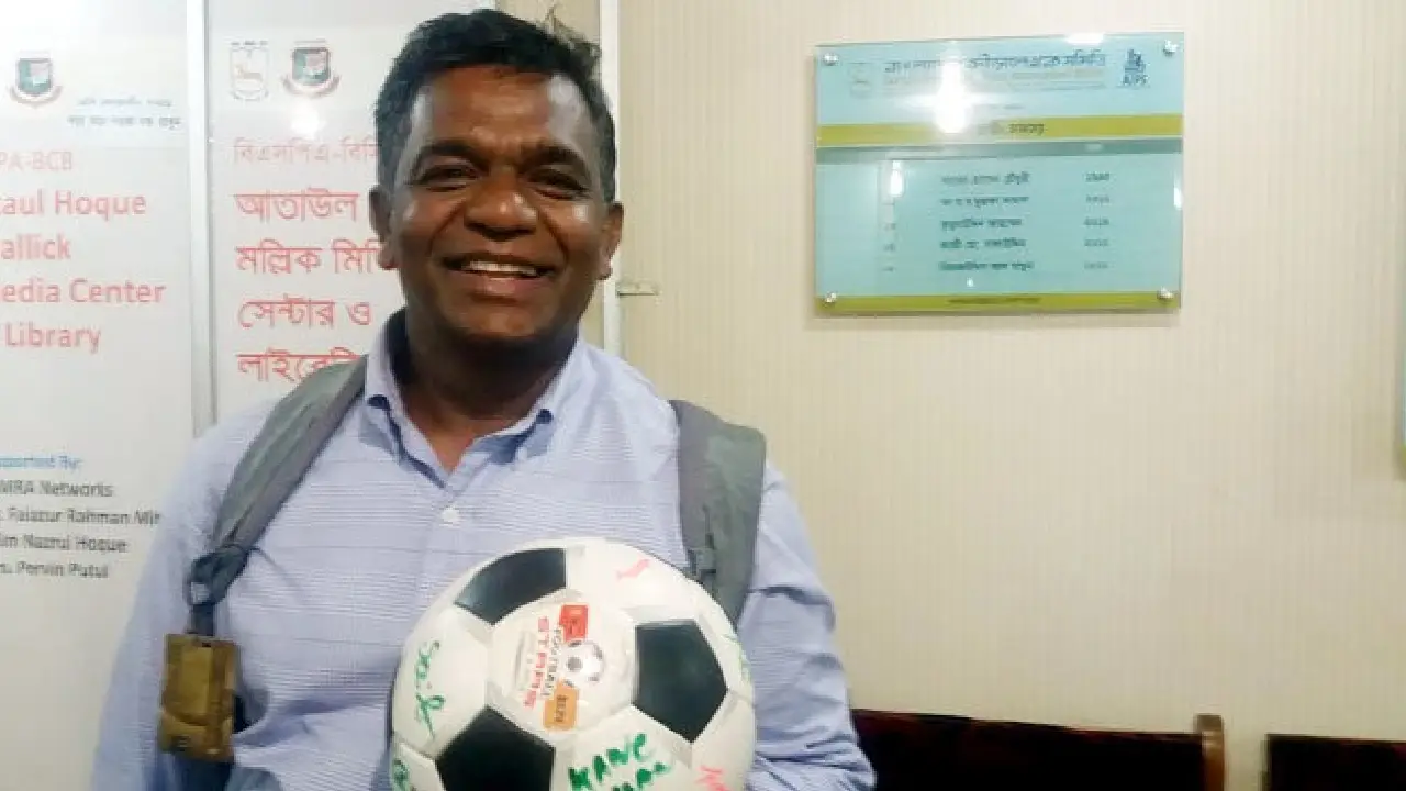 ফুটবলার হতে চাওয়া বুলবুল যেভাবে ক্রিকেট বোর্ডের সভ...