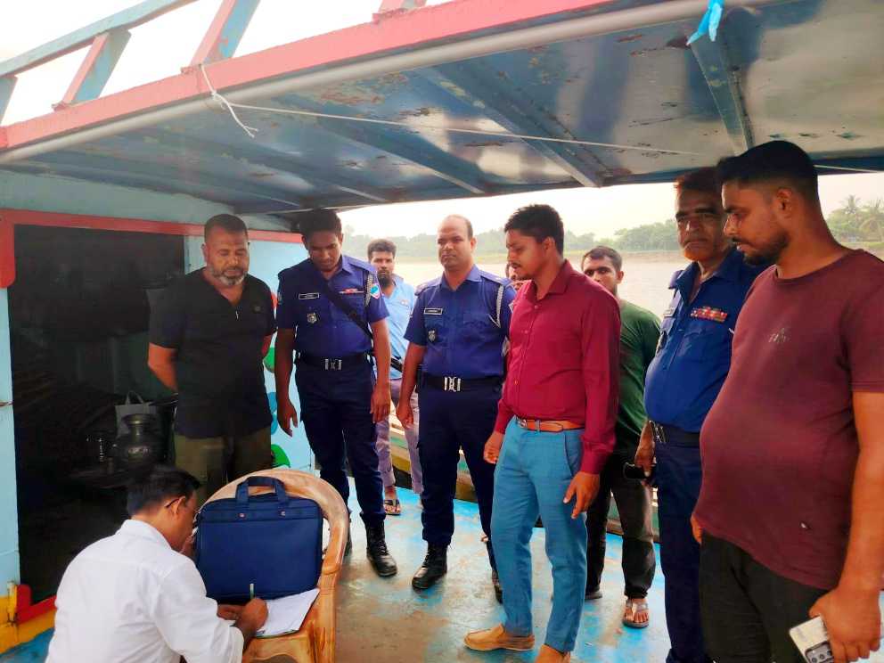 লোহাগড়ায় অবৈধভাবে বালু উত্তোলন! ভ্রাম্যমান আদালতের...