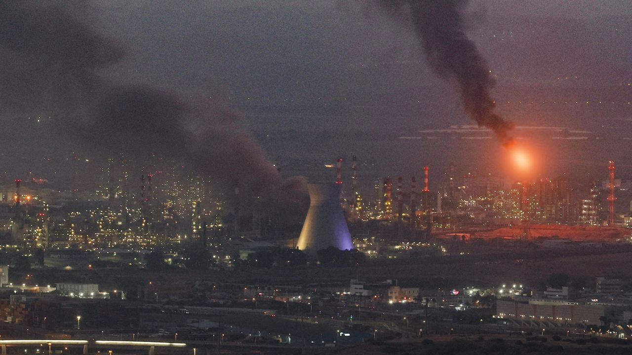 ইরান-ইসরায়েল দ্বন্দ্বে বেড়ে গেল তেলের দাম...