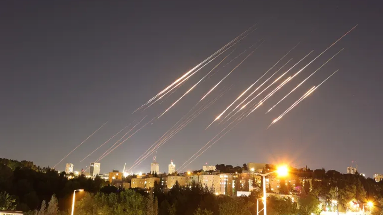 মার্কিন দূতাবাসে ইরানের ক্ষেপণাস্ত্র হামলা...