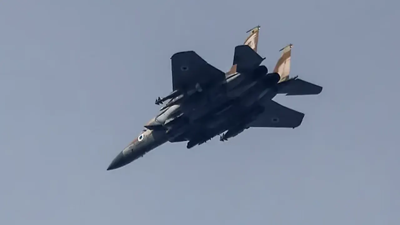 একযোগে ৫০ যুদ্ধবিমান দিয়ে ইরানের অস্ত্র কারখানায় হ...