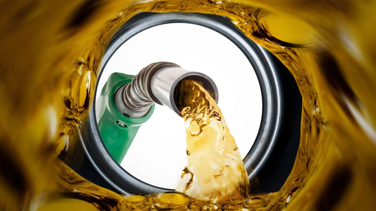 ইসরায়েলের হামলায় বেড়ে গেল তেলের দাম...