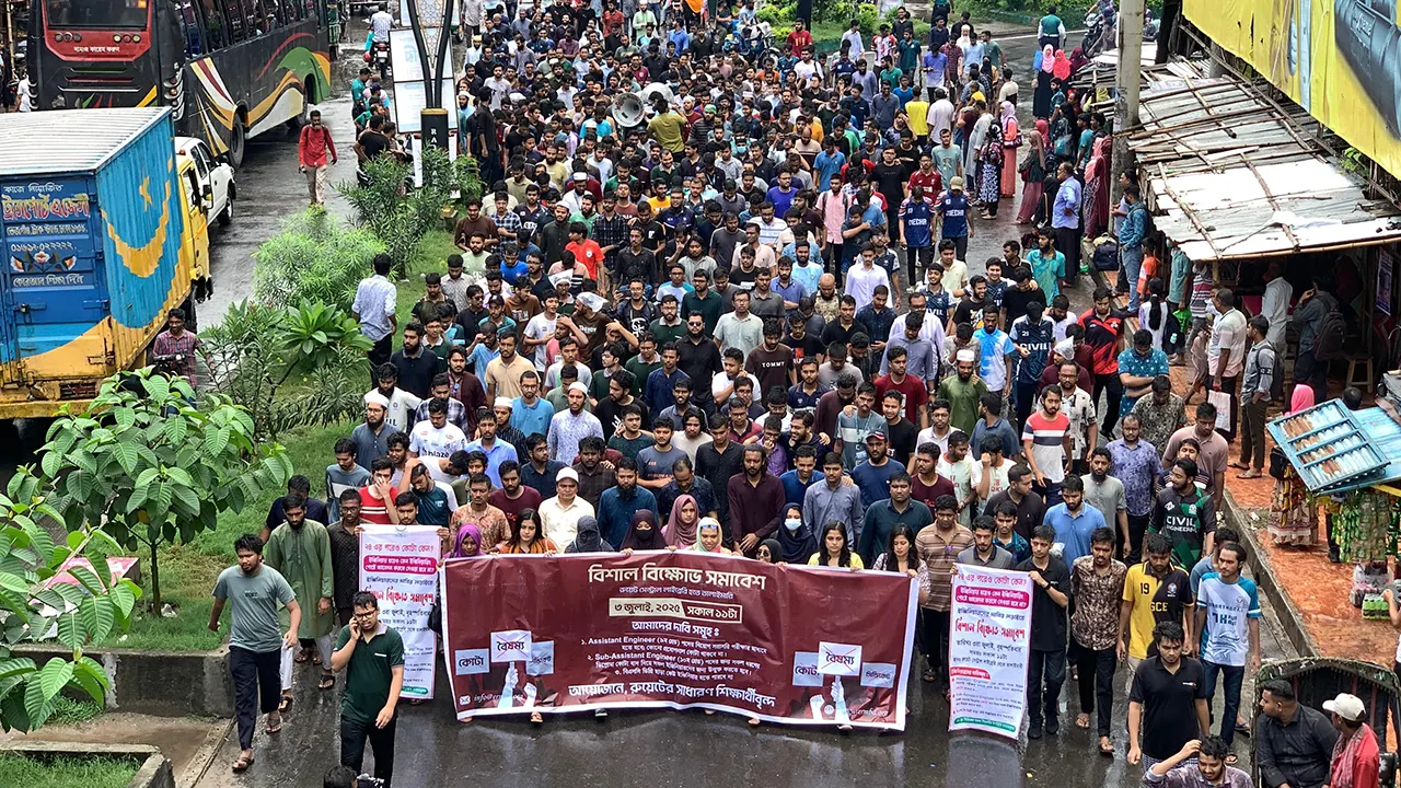 রুয়েটে তিন দফা দাবিতে শিক্ষার্থীদের আন্দোলন...
