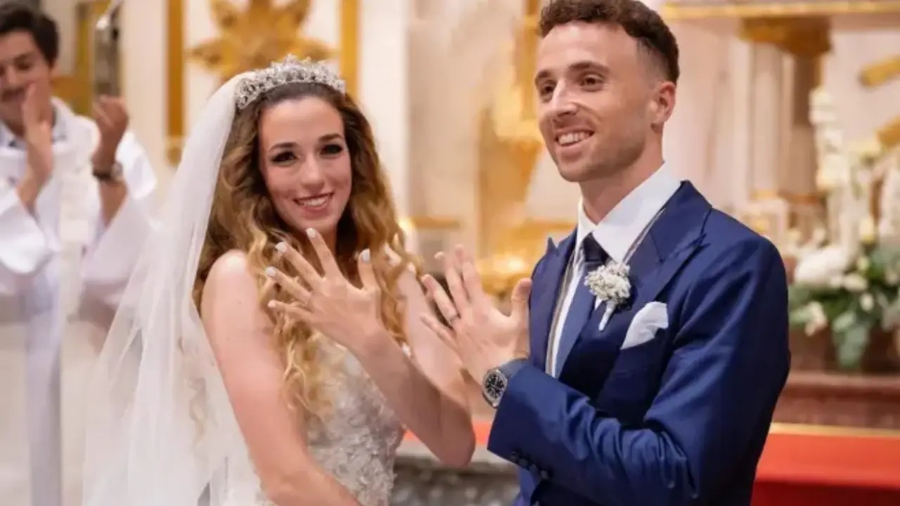 বিয়ের ১১ দিনের মাথায় প্রাণ গেল পর্তুগালের তারকা ফু...