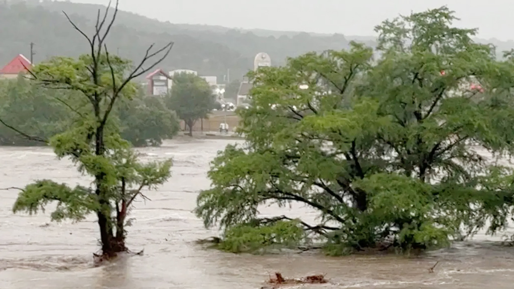 টেক্সাসে আকস্মিক বন্যায় ২৪ জনের মৃত্যু, নিখোঁজ ২৫...