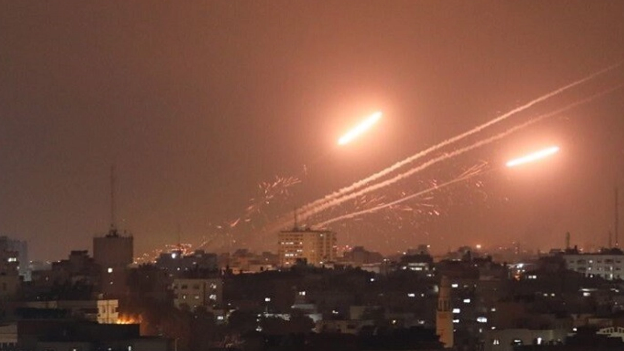 গাজা থেকে ইসরায়েলে রকেট হামলা...