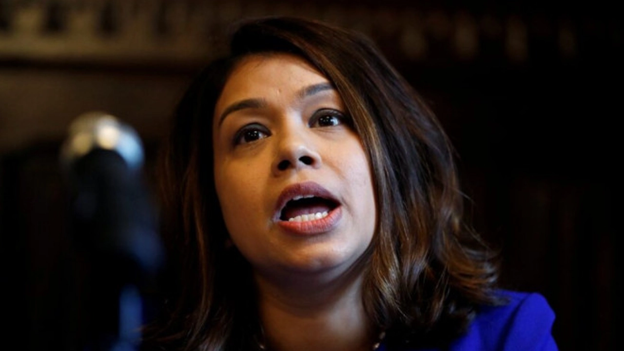 ফিলিস্তিনপন্থি গ্রুপকে নিষিদ্ধ করার পক্ষে ভোট দিয়ে...