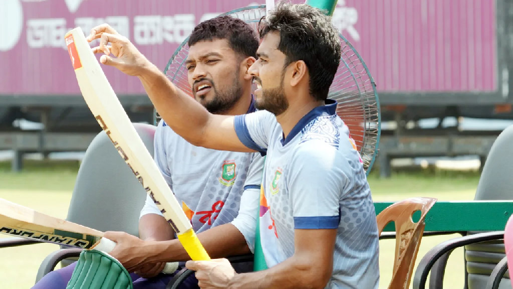 লঙ্কানদের কাছে হারের পর ধাক্কা খেলেন শান্ত-মিরাজ...