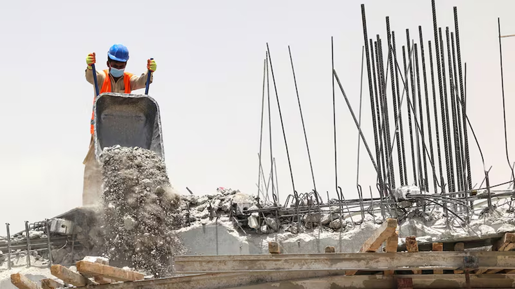 সৌদি আরবে বিদেশি শ্রমিক নিয়োগে নতুন নিয়ম, প্রাধান্...