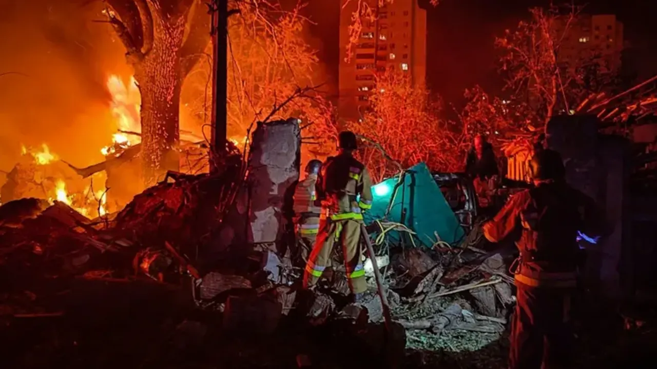 রাশিয়ার তেল ডিপোতে ভয়াবহ আগুন...