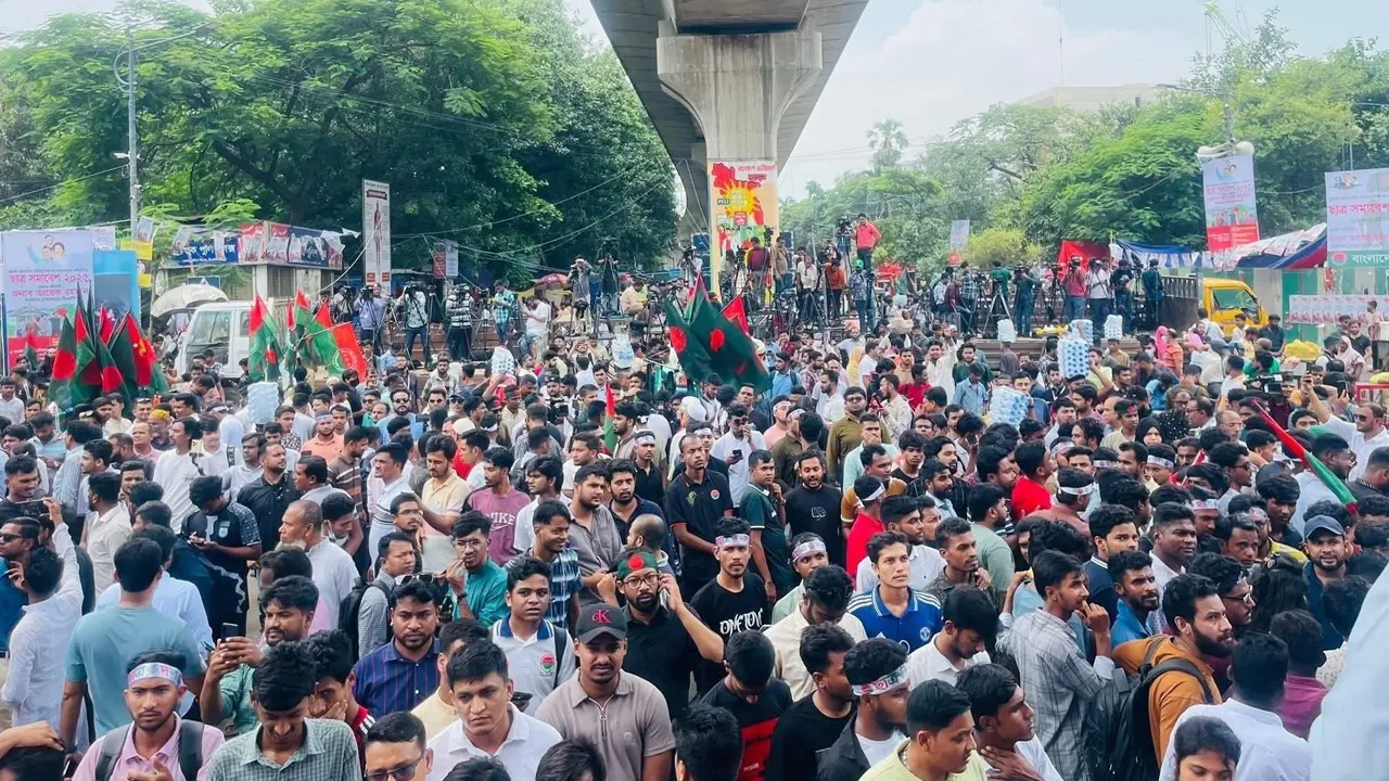 শাহবাগের সমাবেশ থেকে ৯ দফা দিল ছাত্রদল...