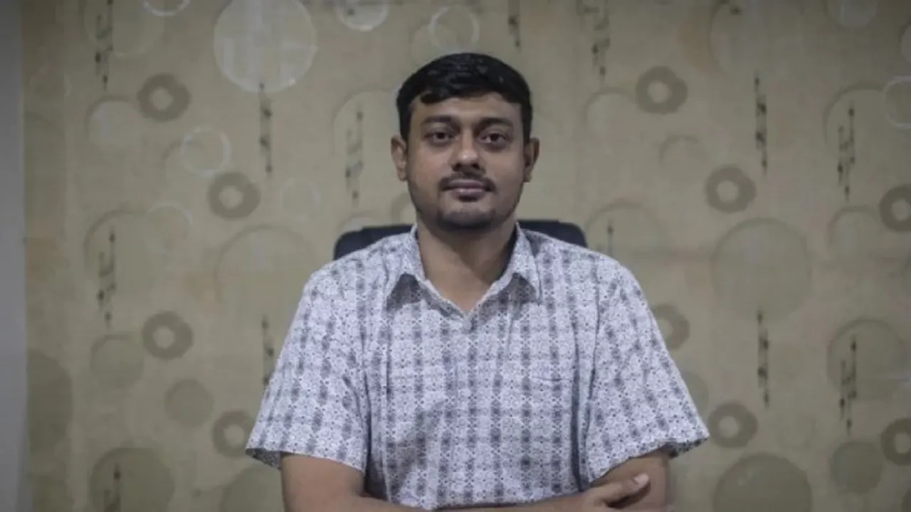 লন্ডনে ‘সেজদা’ দিয়ে নির্বাচনের রোডম্যাপ ঘোষণা দিয়ে...