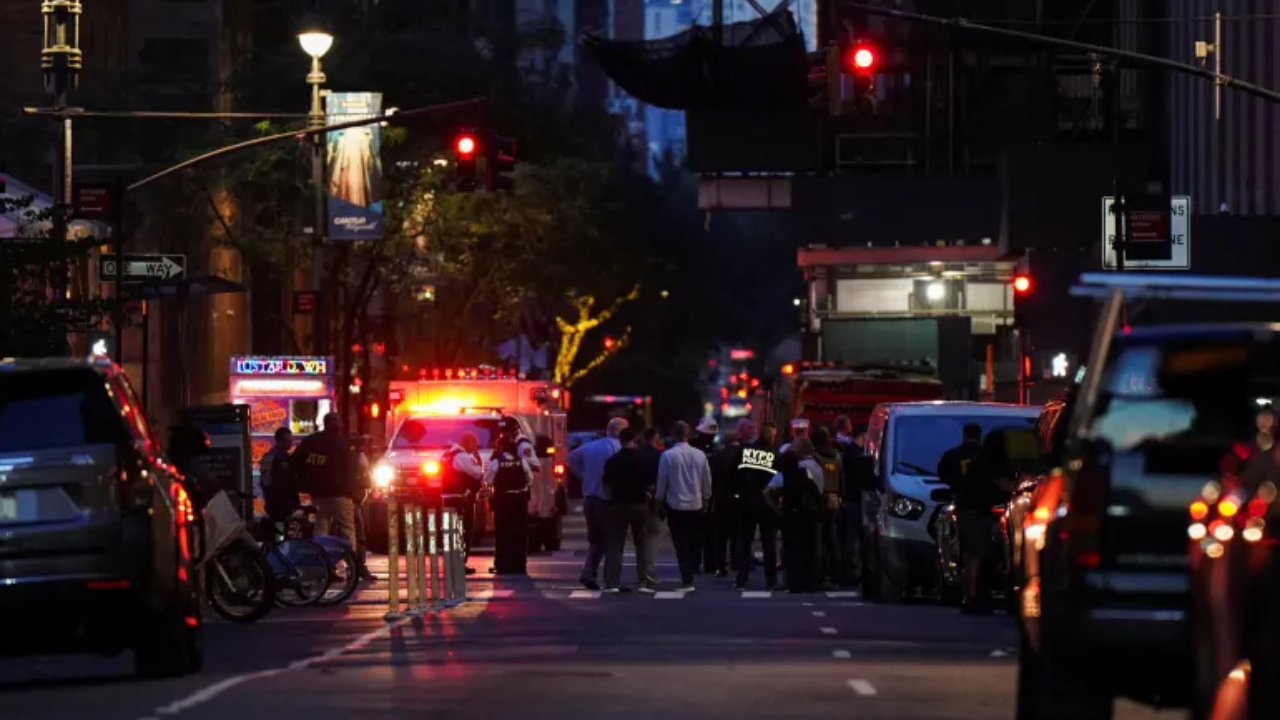 নিউইয়র্কে রেস্তোরাঁয় বন্দুক হামলা, নিহত ৩...