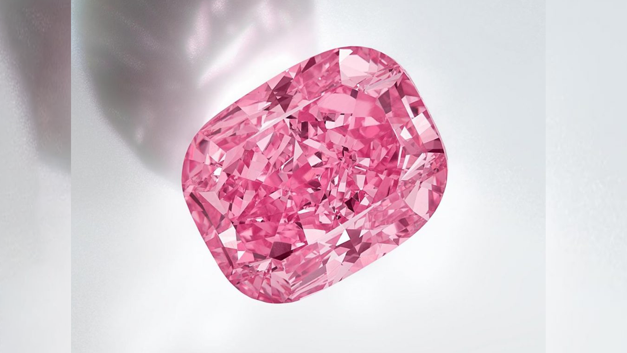 ২৫ মিলিয়ন ডলারের চুরি করা গোলাপি হীরা উদ্ধার দুবাই...