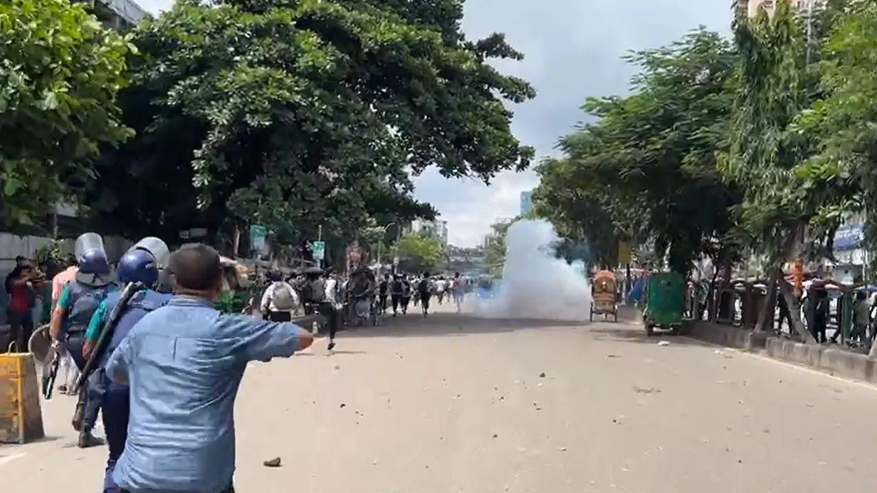 ঢাকা কলেজ ও সিটি কলেজের শিক্ষার্থীদের মধ্যে সংঘর্ষ...