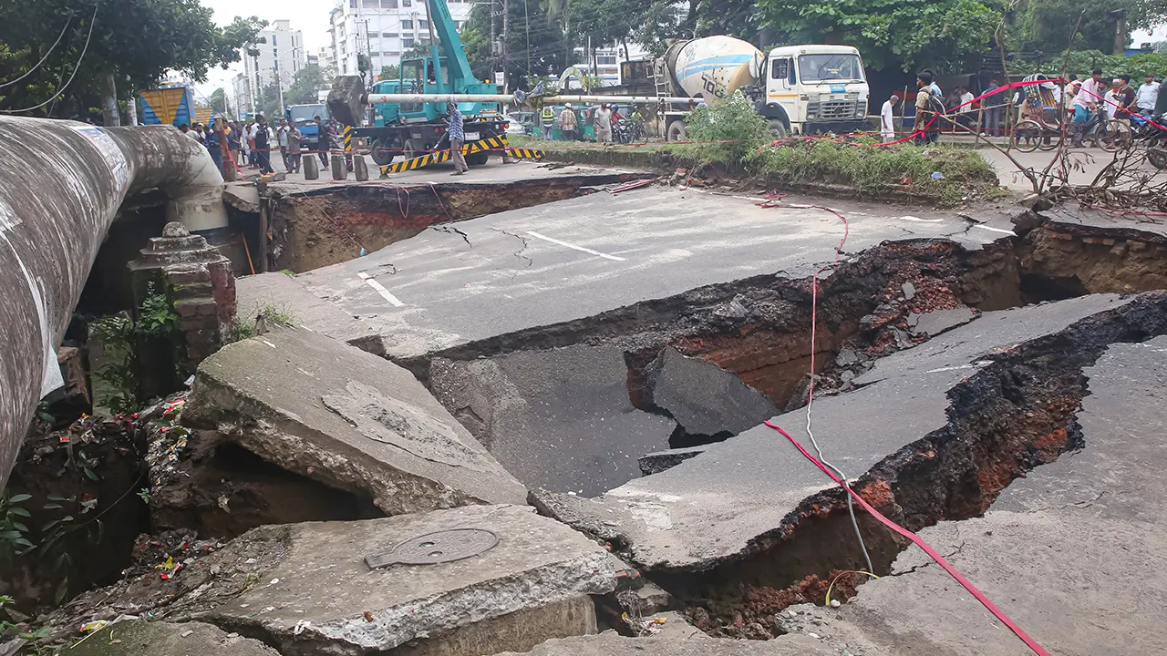 ৪ কারণে ভেঙে দুই ভাগ হয়েছিল চট্টগ্রামের সেতুটি...