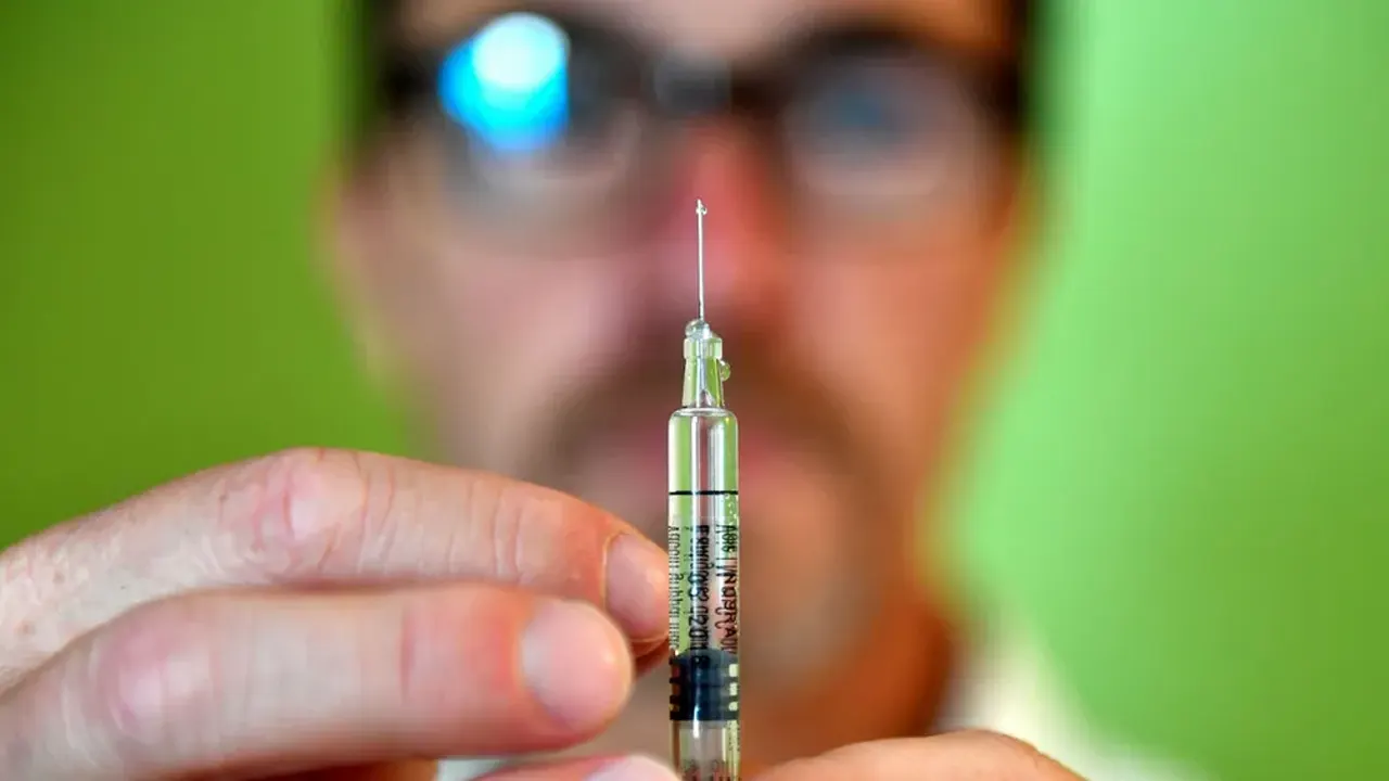 এইডস রোগীদের বাঁচাতে টিকা আনছে রাশিয়া...