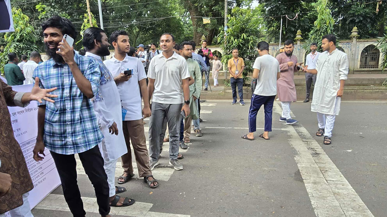 ডাকসুর ভোটগ্রহণ শেষ...