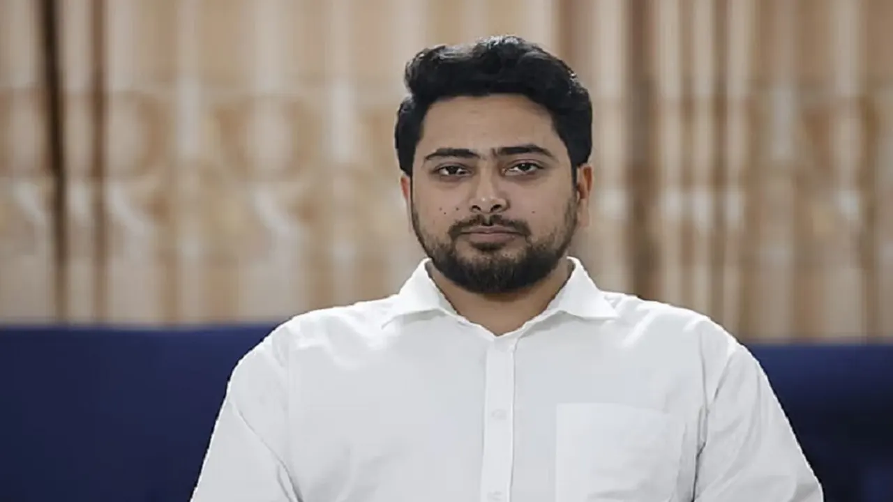 ড. ইউনূসের সরকারপ্রধান হওয়া নিয়ে আদালতে নাহিদের বক...