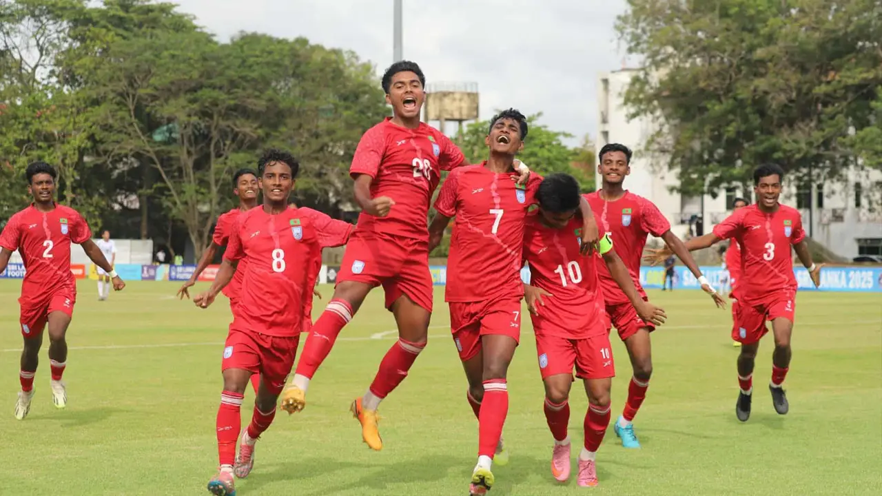 পাকিস্তানকে হারিয়ে ফাইনালে বাংলাদেশ...