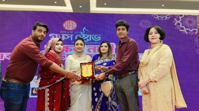 সেরা লাইফস্টাইল সাংবাদিকের সম্মাননা পেলেন গাজী আনিস