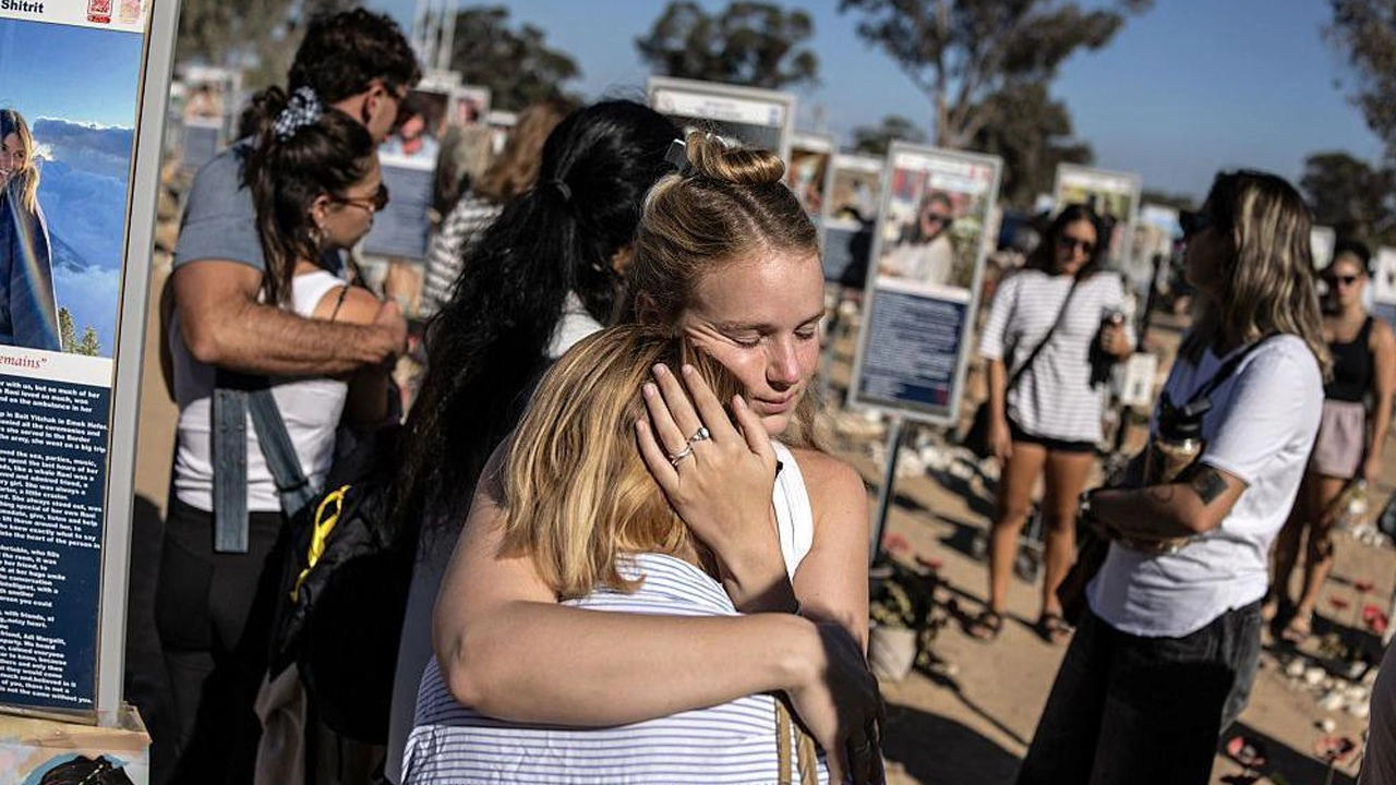 ভয়াবহ হামলার ২ বছর, ইসরায়েলজুড়ে চলছে শোক...