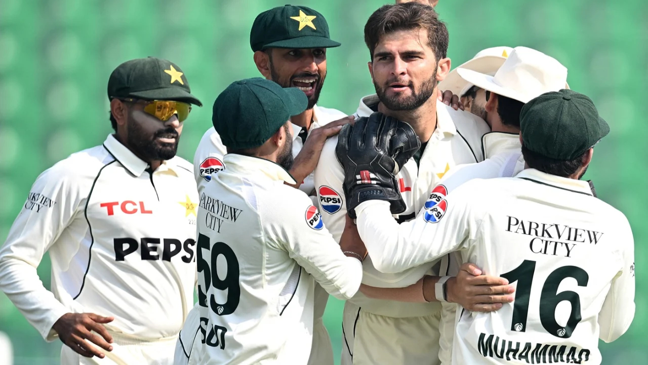 দক্ষিণ আফ্রিকাকে উড়িয়ে প্রথম টেস্টে সহজ জয় পাকিস্ত...