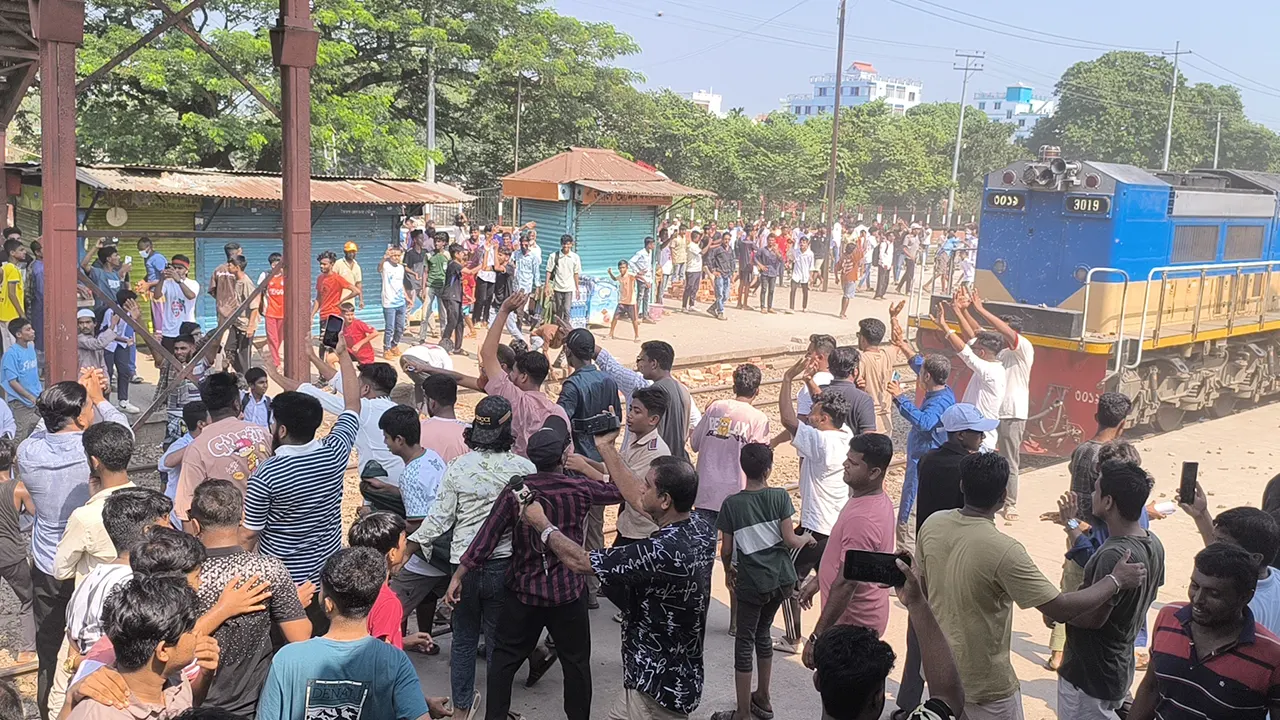 ভৈরবে সড়ক-রেল-নৌপথ অবরোধের ঘোষণা ভৈরবে সড়ক-রেল-নৌপথ অবরোধের ঘোষণা